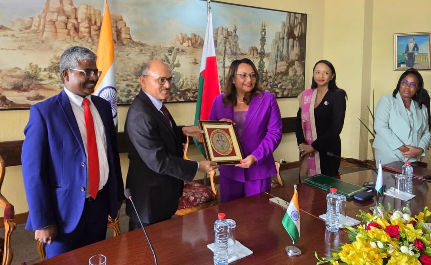 Dr. Surendrakumar Bagde, DG, NCGG & Mrs. Marie Agnes Anona, DG, ENAM signed an MoU on 25.03.25 in Antananarivo, Madagascar to enhance capacity-building training on public policy governance for Madagascar’s civil servants