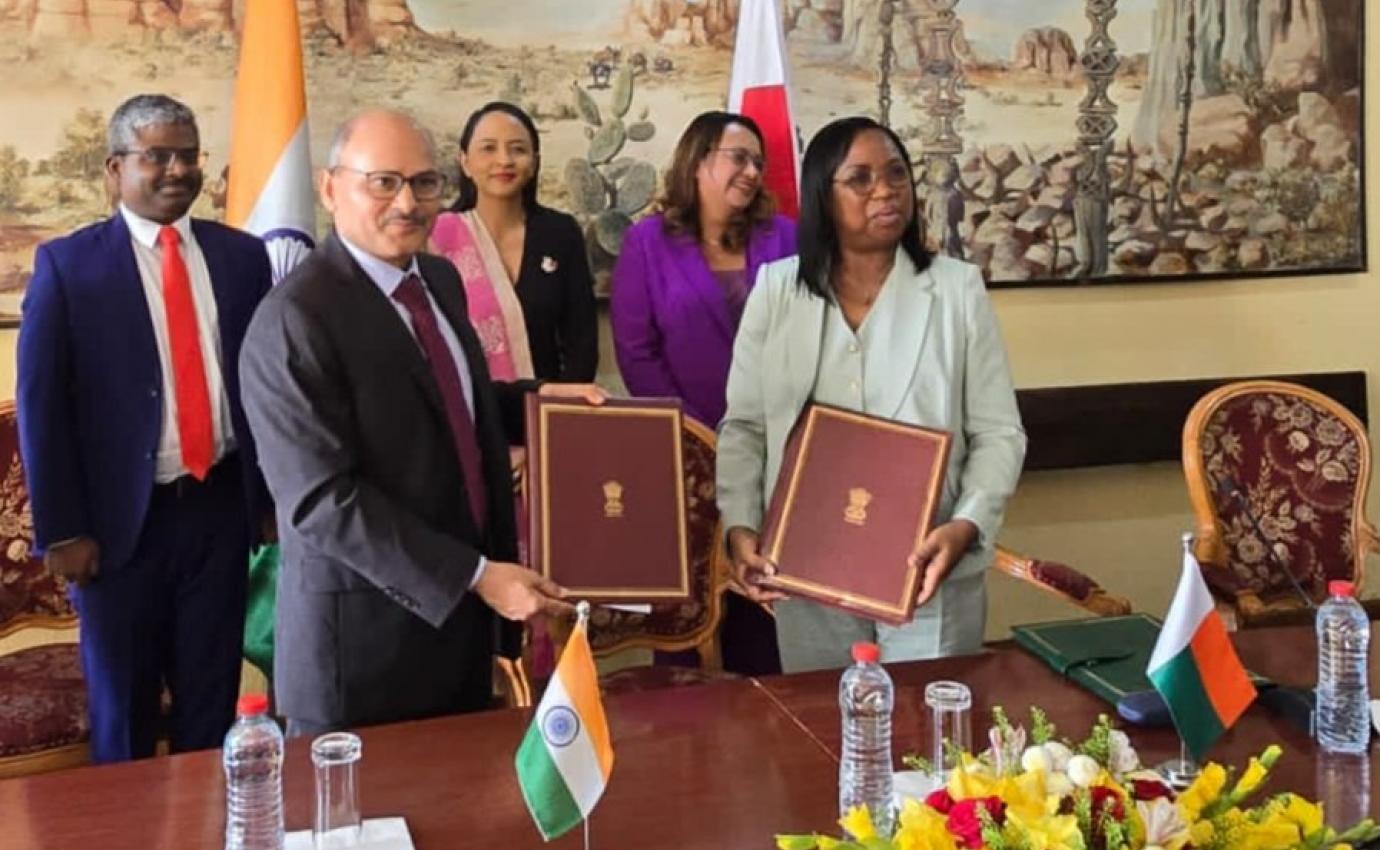 Dr. Surendrakumar Bagde, DG, NCGG & Mrs. Marie Agnes Anona, DG, ENAM signed an MoU on 25.03.25 in Antananarivo, Madagascar to enhance capacity-building training on public policy governance for Madagascar’s civil servants