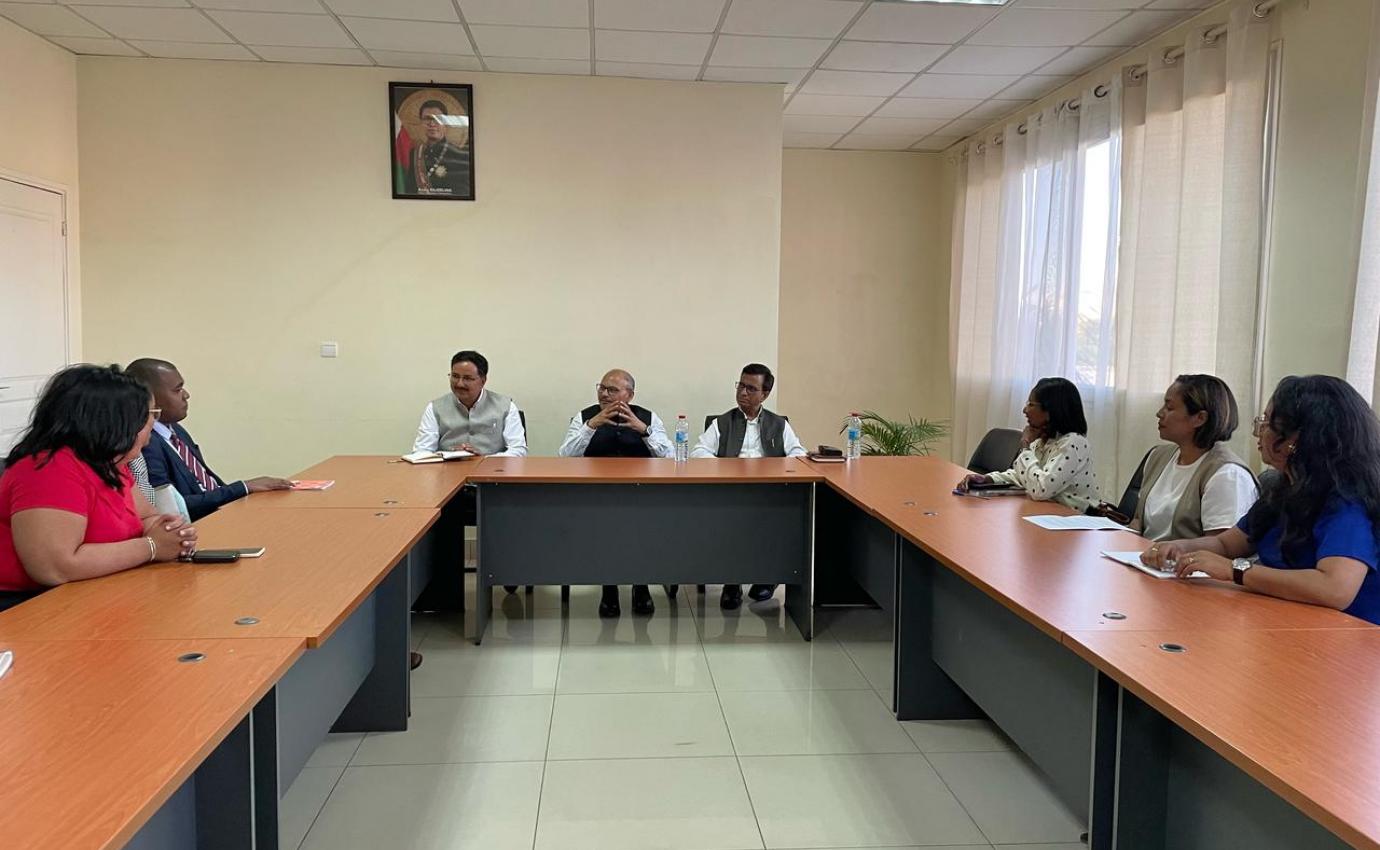 Dr. Surendrakumar Bagde, DG, NCGG & Mrs. Marie Agnes Anona, DG, ENAM signed an MoU on 25.03.25 in Antananarivo, Madagascar to enhance capacity-building training on public policy governance for Madagascar’s civil servants