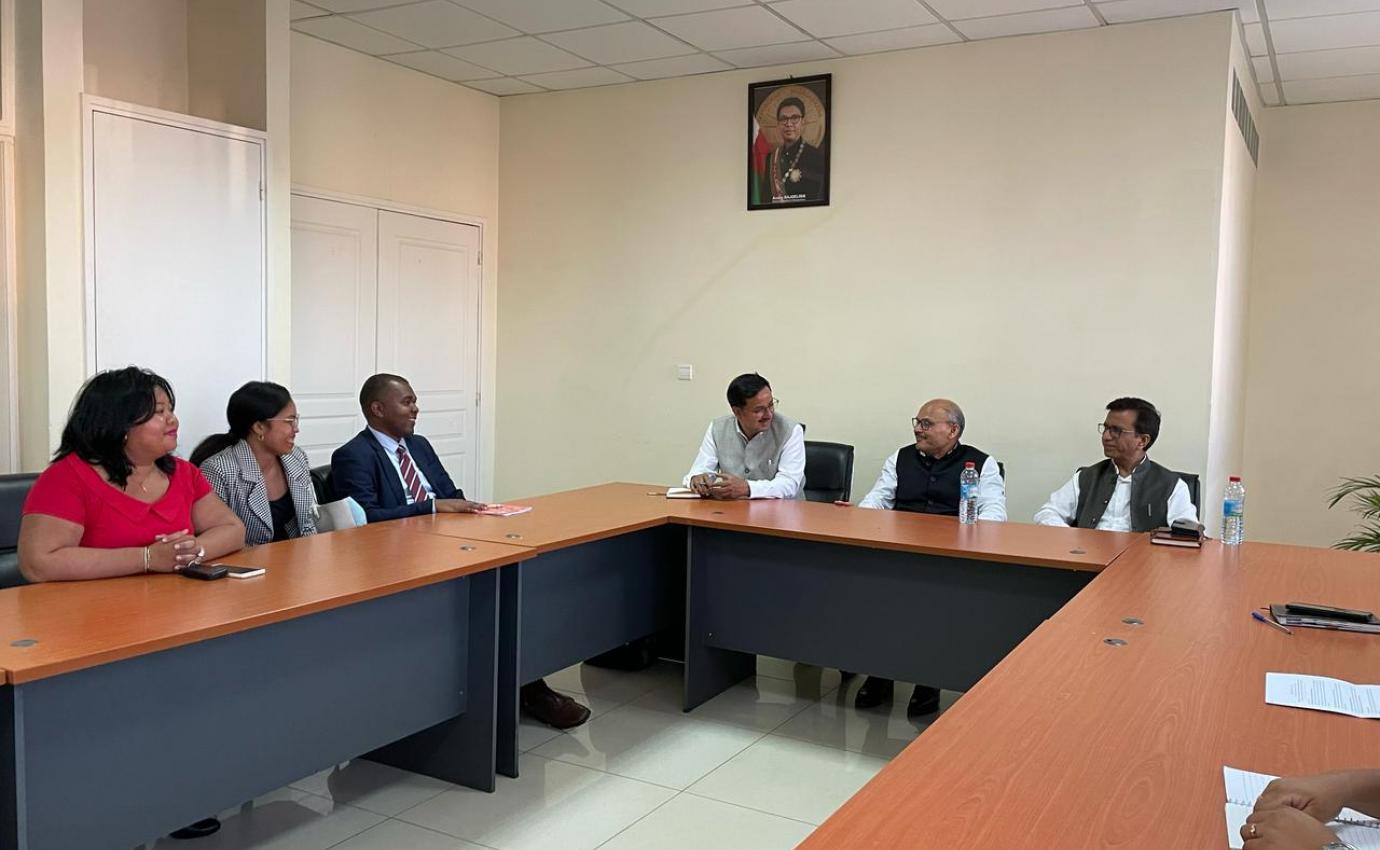 Dr. Surendrakumar Bagde, DG, NCGG & Mrs. Marie Agnes Anona, DG, ENAM signed an MoU on 25.03.25 in Antananarivo, Madagascar to enhance capacity-building training on public policy governance for Madagascar’s civil servants