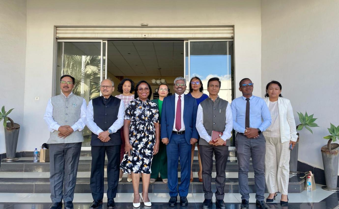 Dr. Surendrakumar Bagde, DG, NCGG & Mrs. Marie Agnes Anona, DG, ENAM signed an MoU on 25.03.25 in Antananarivo, Madagascar to enhance capacity-building training on public policy governance for Madagascar’s civil servants