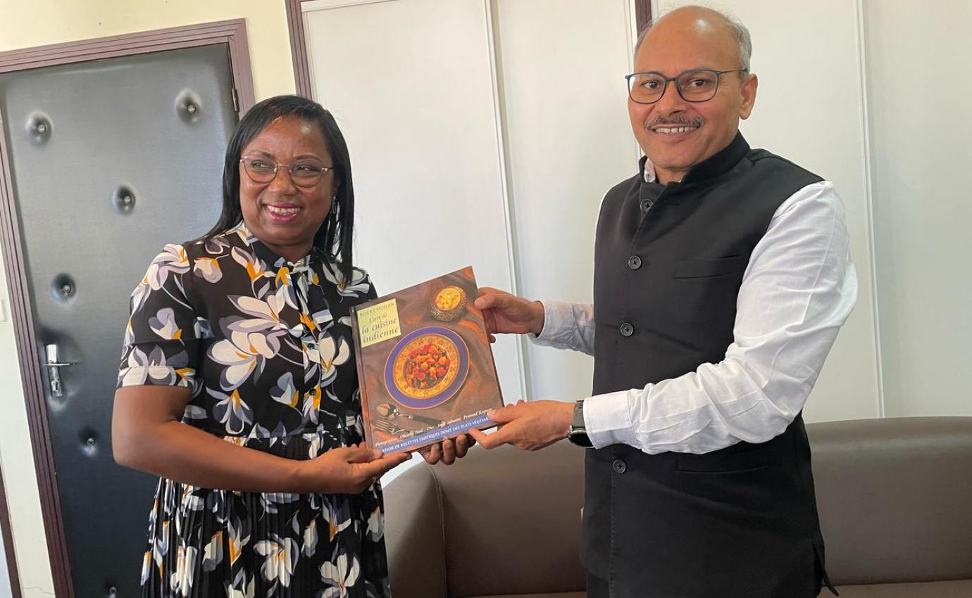 Dr. Surendrakumar Bagde, DG, NCGG & Mrs. Marie Agnes Anona, DG, ENAM signed an MoU on 25.03.25 in Antananarivo, Madagascar to enhance capacity-building training on public policy governance for Madagascar’s civil servants